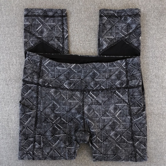 Perfect condition!- LULULEMON Pace Rival Crop Pocketed Leggings - Picture 6 of 8